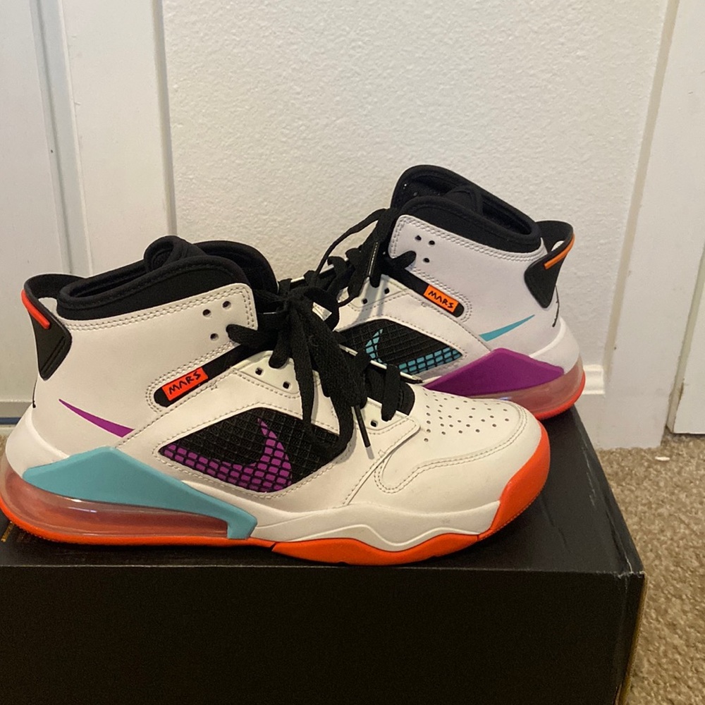 Air Jordan Mars 270
